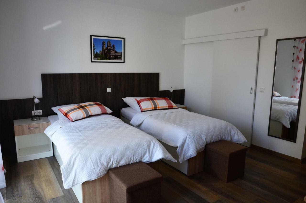 Gaestehaus Am Hochsimmer Ettringen  Bagian luar foto