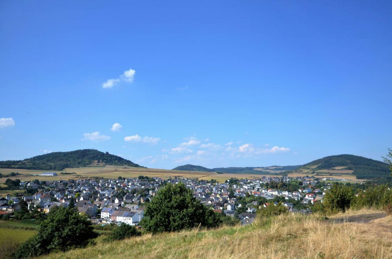 Gaestehaus Am Hochsimmer Ettringen  Bagian luar foto