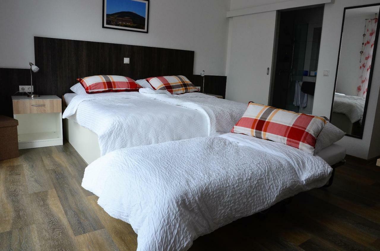 Gaestehaus Am Hochsimmer Ettringen  Bagian luar foto